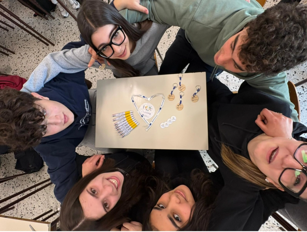 Studenti con gadget eTwinnings