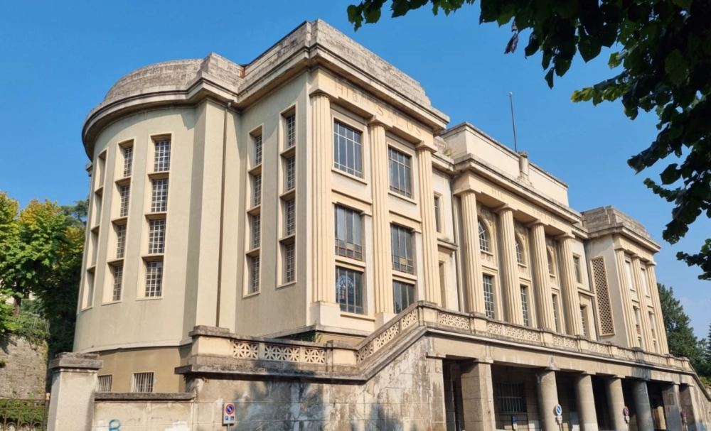 Palestra - Prospetto da Via XXV Aprile